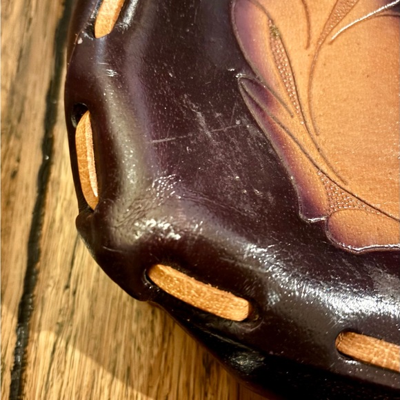 Wabags 100% Genuine Leather Tooled Purse - Picture 5 of 8